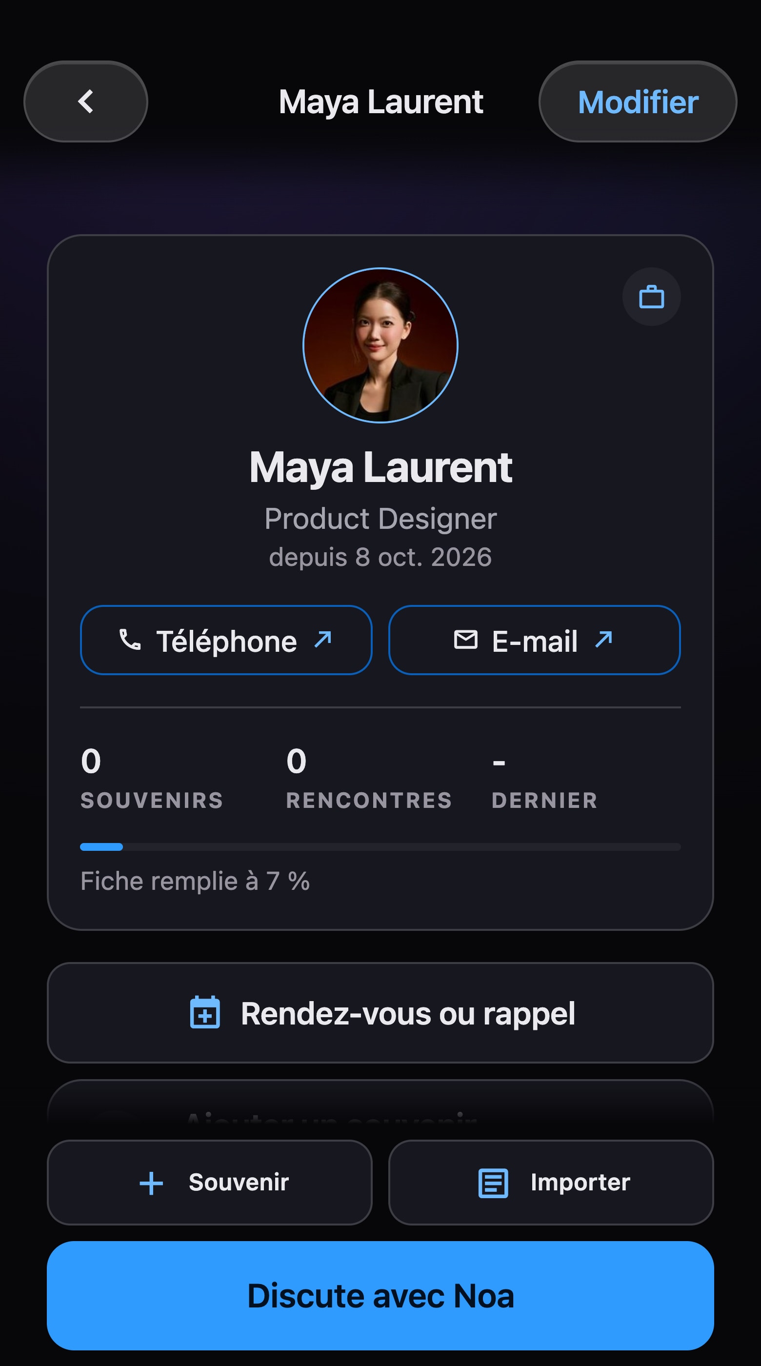 La fiche de Maya Laurent créée par le scan : sa photo découpée dans la carte, son poste, son téléphone et son e-mail